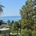 Sea-view With Private Parking! Your Choice Apartman *